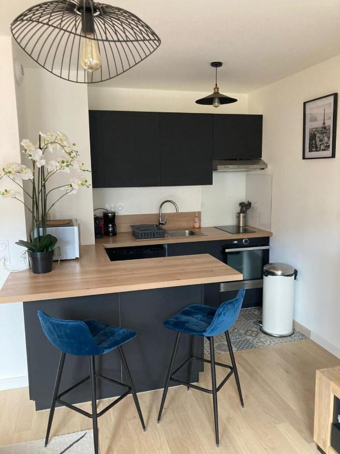 And Quiet 40m In With Parking Apartment