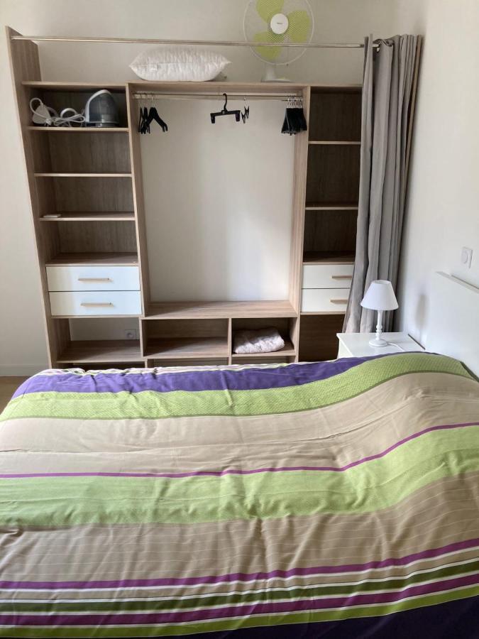 And Quiet 40m In With Parking Apartment Courbevoie
